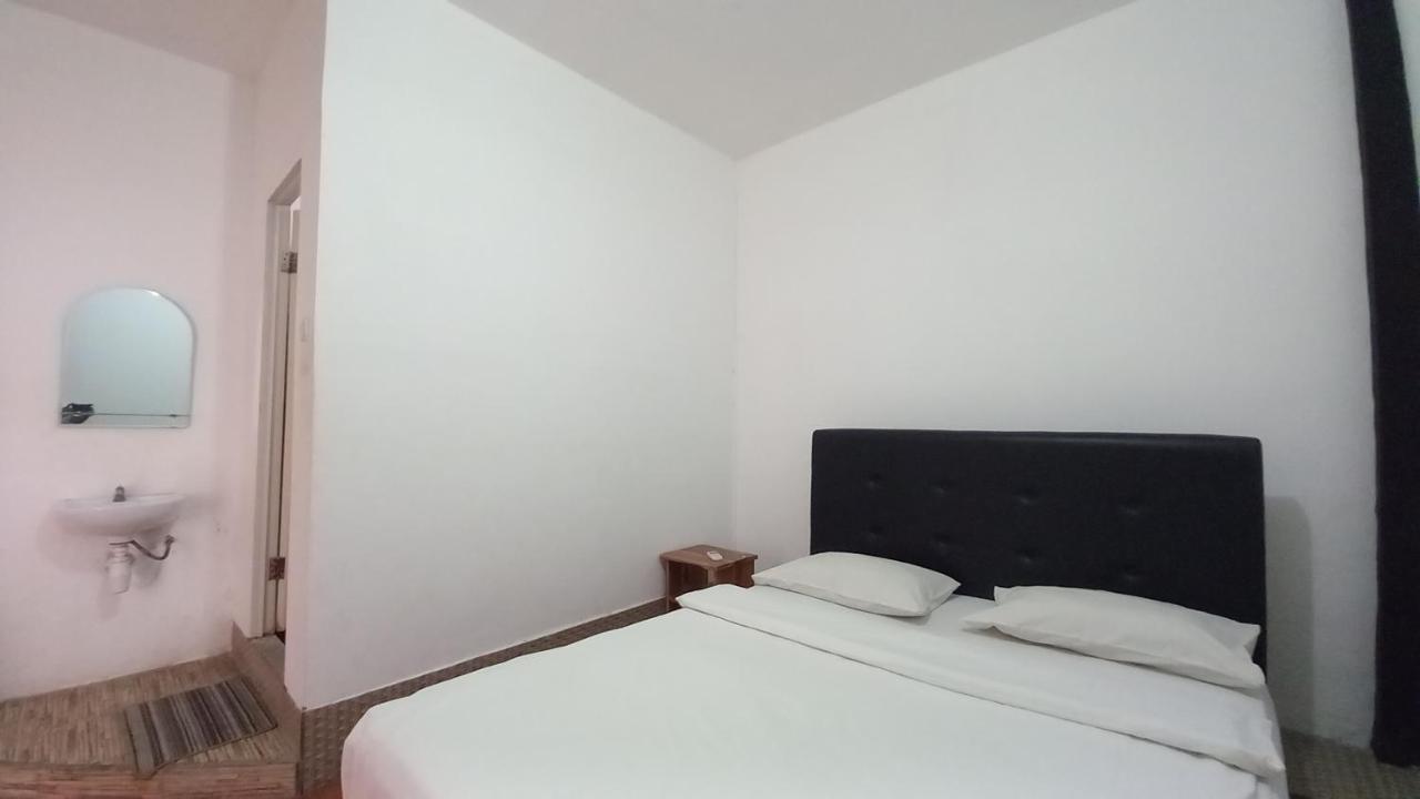 Dc Hotel & Hostel Labuan Bajo Dış mekan fotoğraf