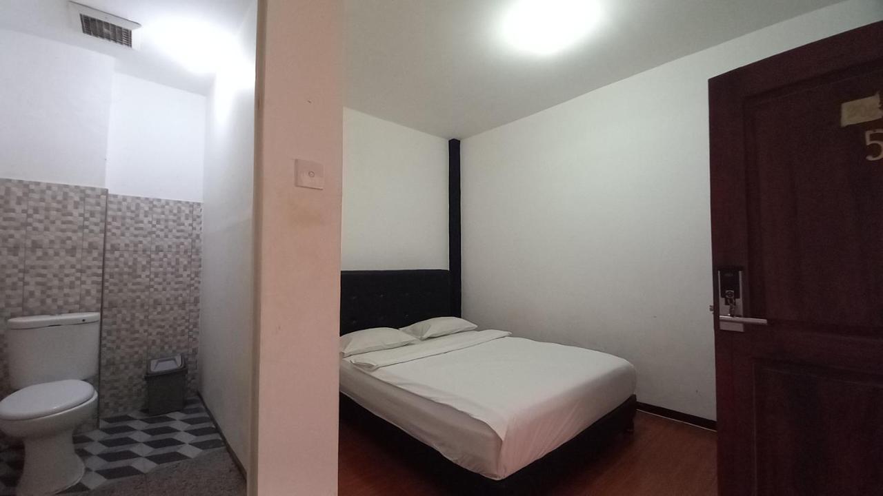 Dc Hotel & Hostel Labuan Bajo Dış mekan fotoğraf