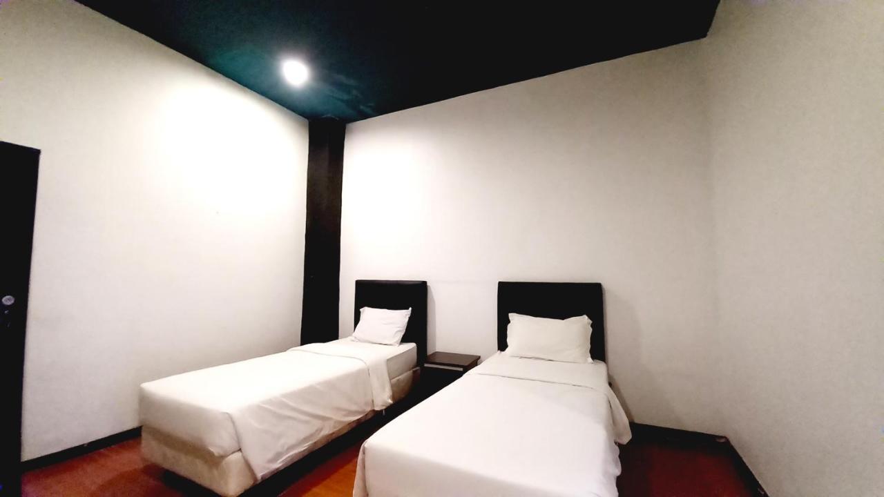 Dc Hotel & Hostel Labuan Bajo Dış mekan fotoğraf