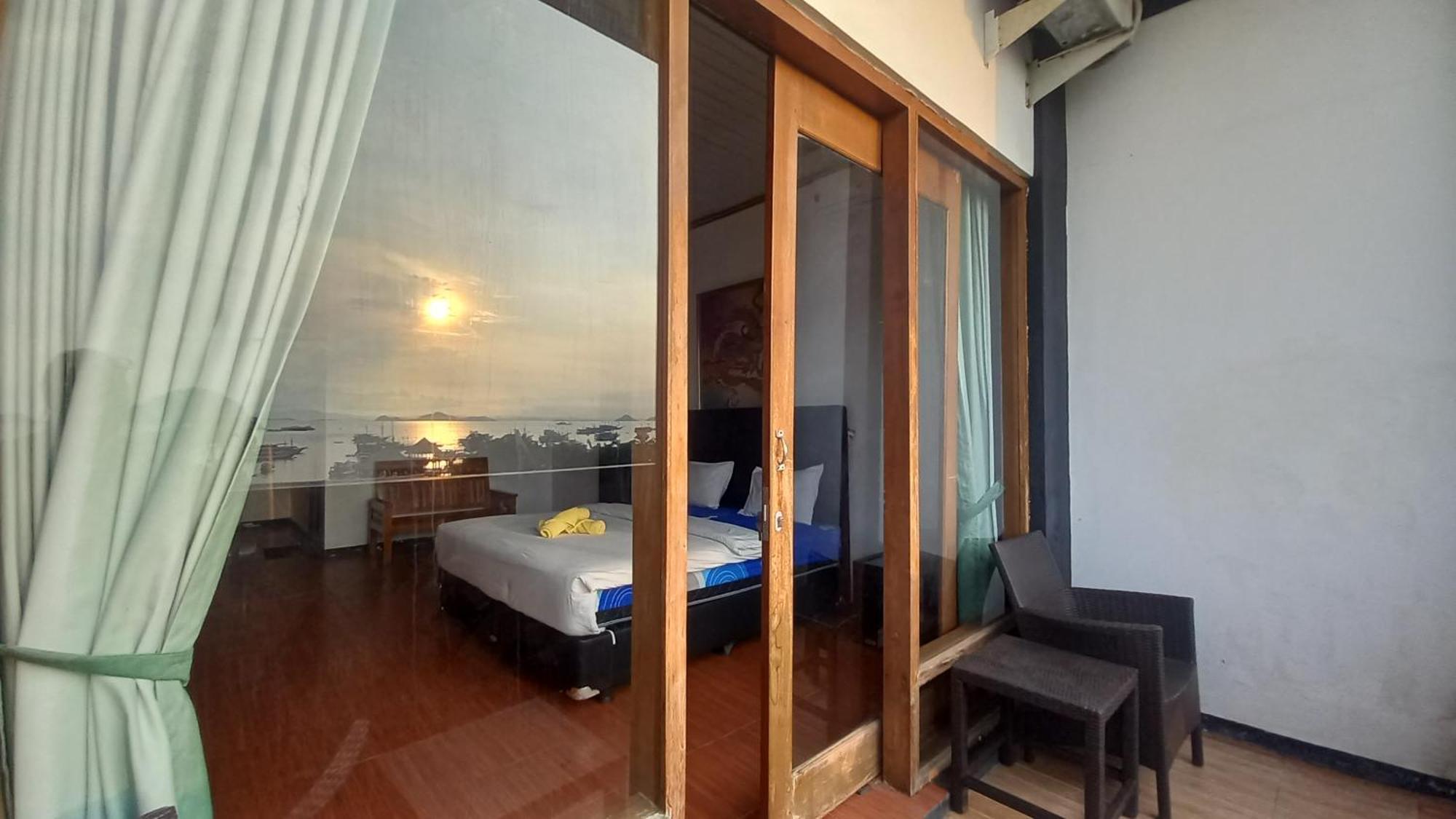 Dc Hotel & Hostel Labuan Bajo Dış mekan fotoğraf