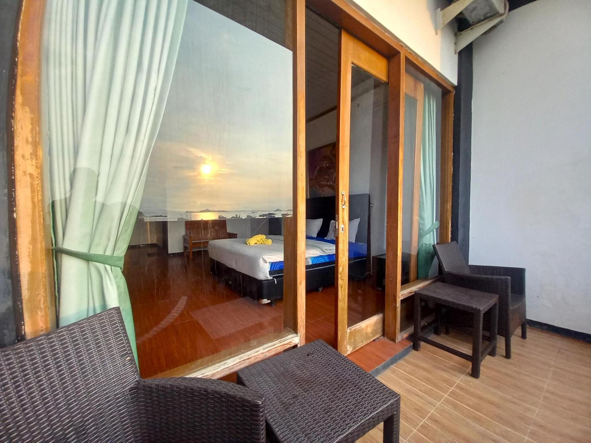 Dc Hotel & Hostel Labuan Bajo Dış mekan fotoğraf